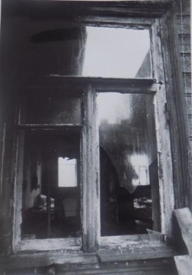 Мальгавко С.В.1959г.р. Москва, Окна старого дома, 1978 г. фотобумага, фотопечать 29,5х21 